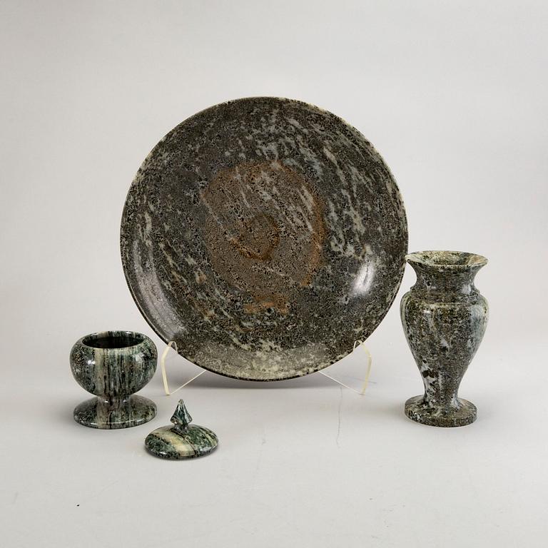 Skål, vas, burk med lock, 3 dlr, Kolmårds marmor, 1900-talets andra hälft.