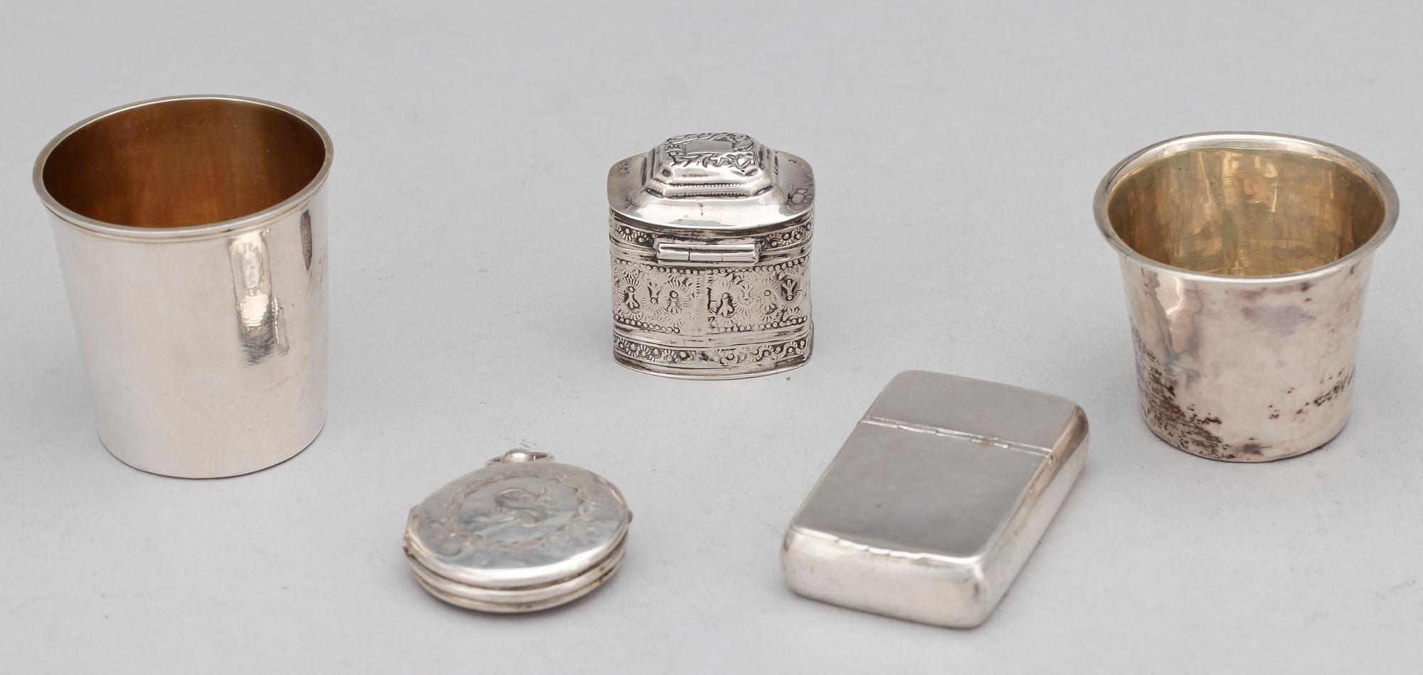 PARTI SILVER, 5 delar, bl a luktdosa från Holland 1800 -tal. Vikt ca 115 gram.