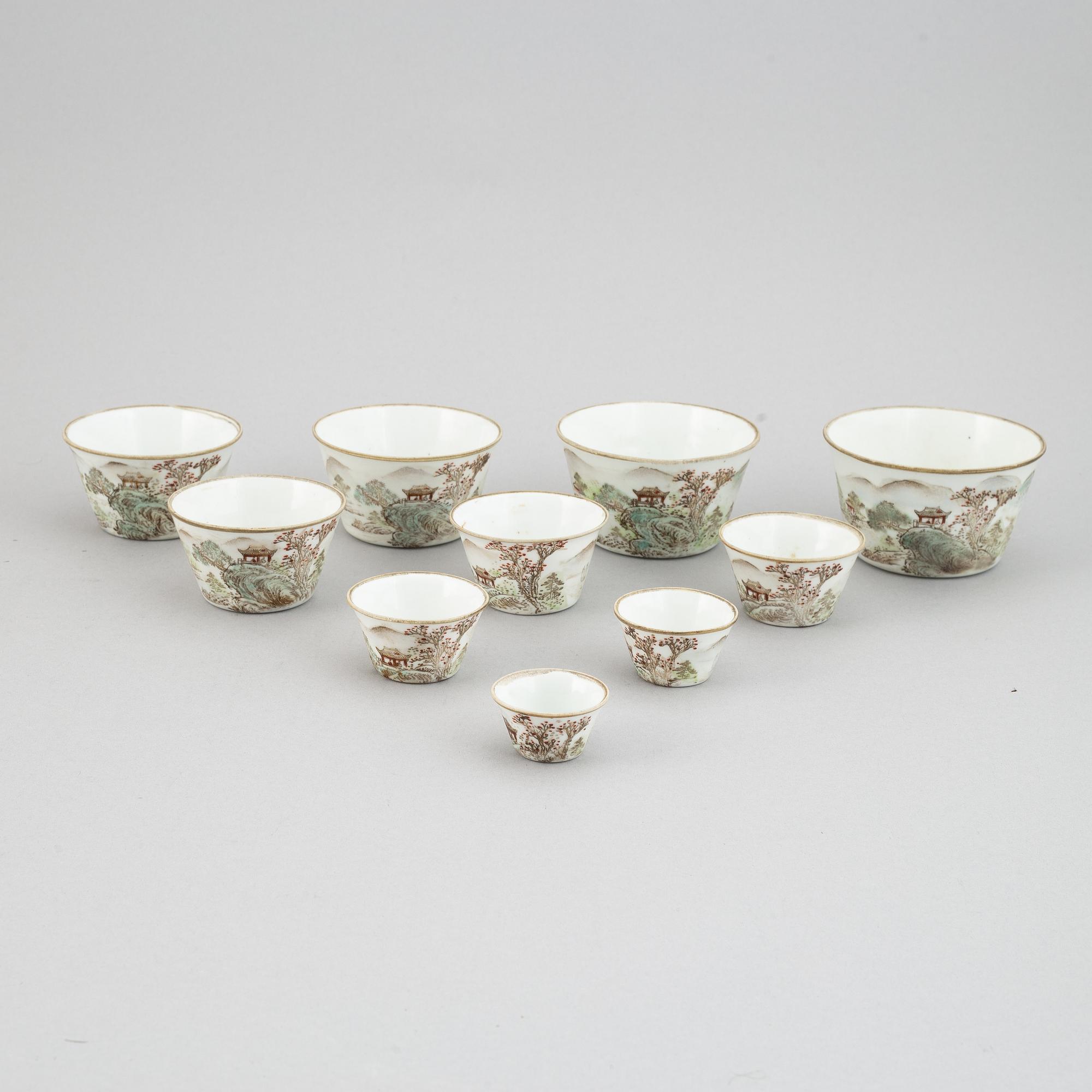 A set of ten famille rose bowls, early 20th century.