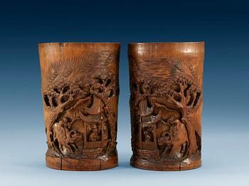 A pair of carved bambu brush pots, late Qing dynasty (1644-1912). (2).