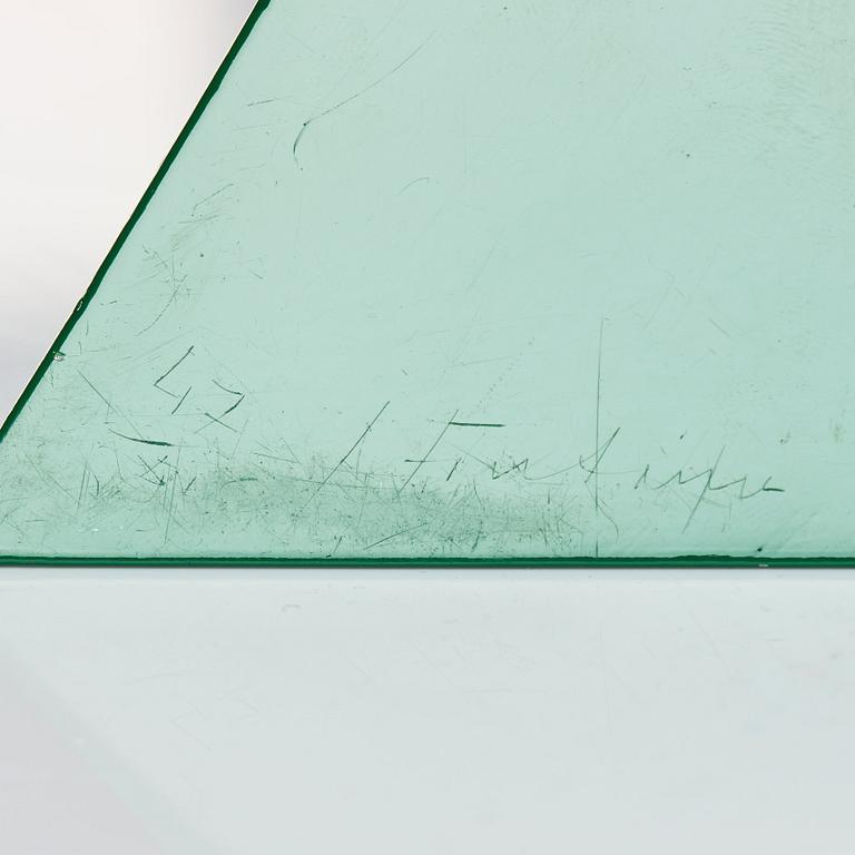 Lucio Fontana, "Piramide".