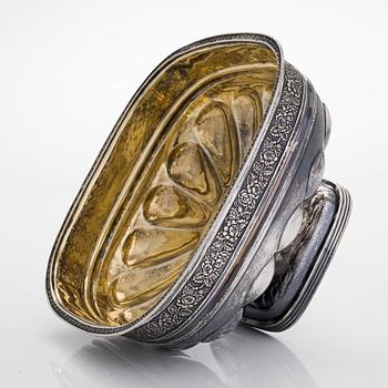 A parcel-gilt bonbonnière silver, maker's mark of Gustav Lindgren, St. Petersburg ca. 1820.