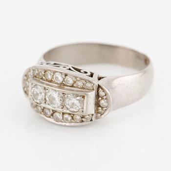 Ring, 18K white gold with brilliant-cut diamonds.