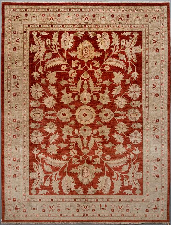 A CARPET, Ziegler desig, ca 390 x 305 cm.