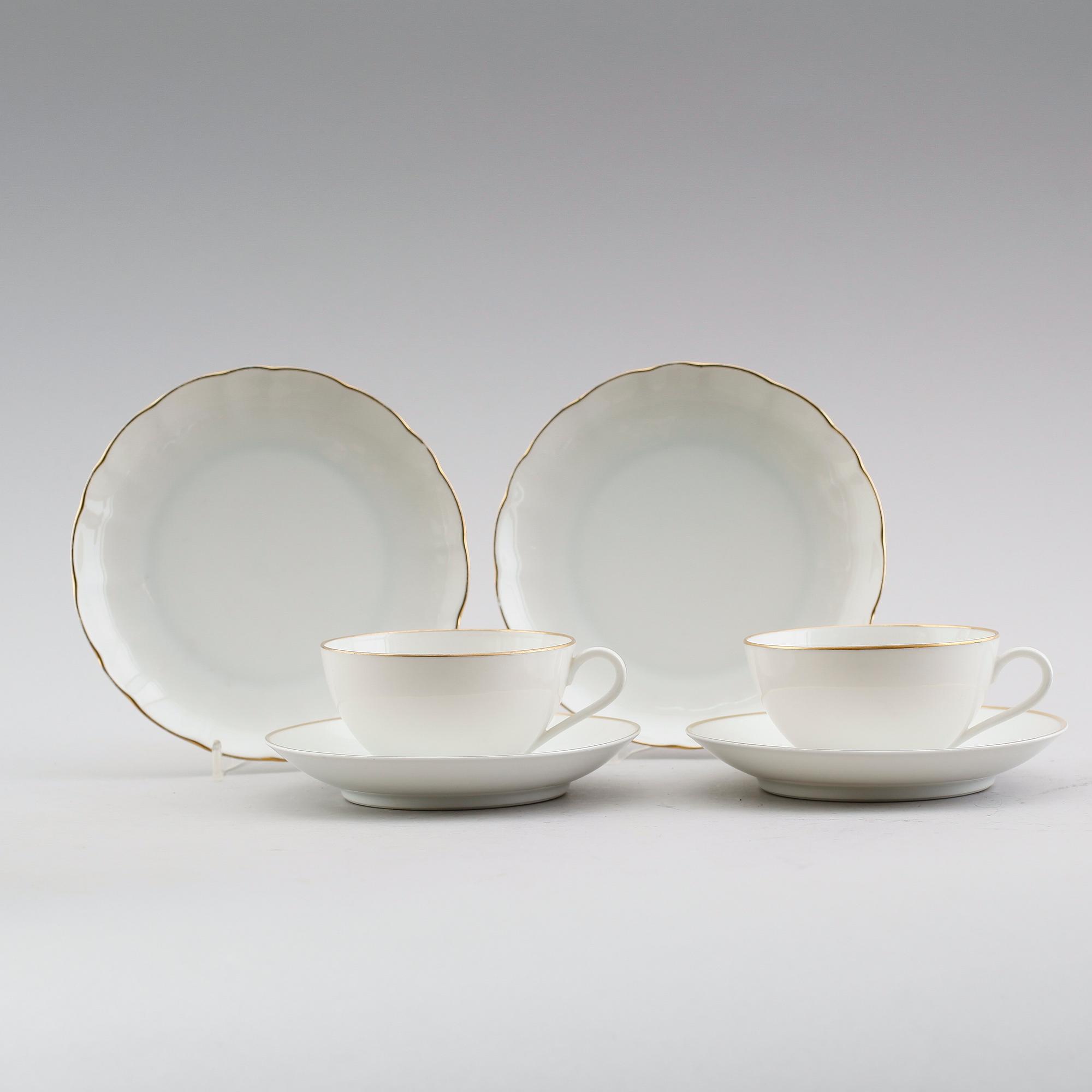 TEKOPPAR MED FAT, 13 st, SAMT ASSIETTER, 14 st, porslin, ALP, Lidköping.