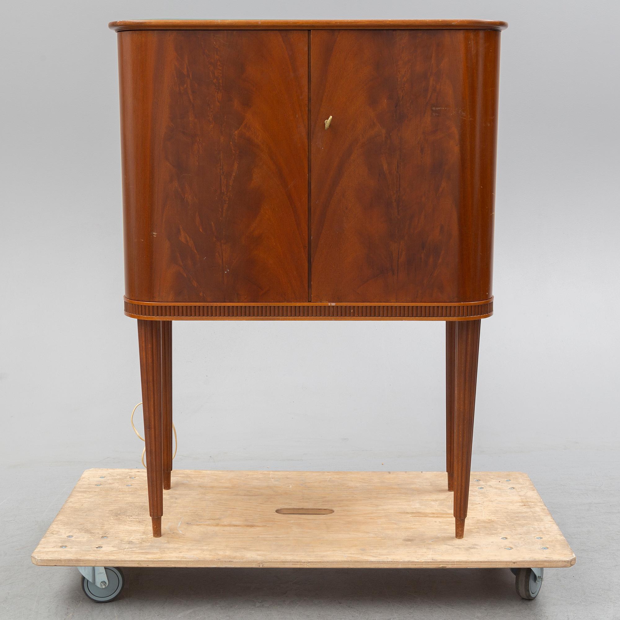 BARSKÅP, Förenade Möbelfabrikerna, Linköping. 1900-talets mitt.