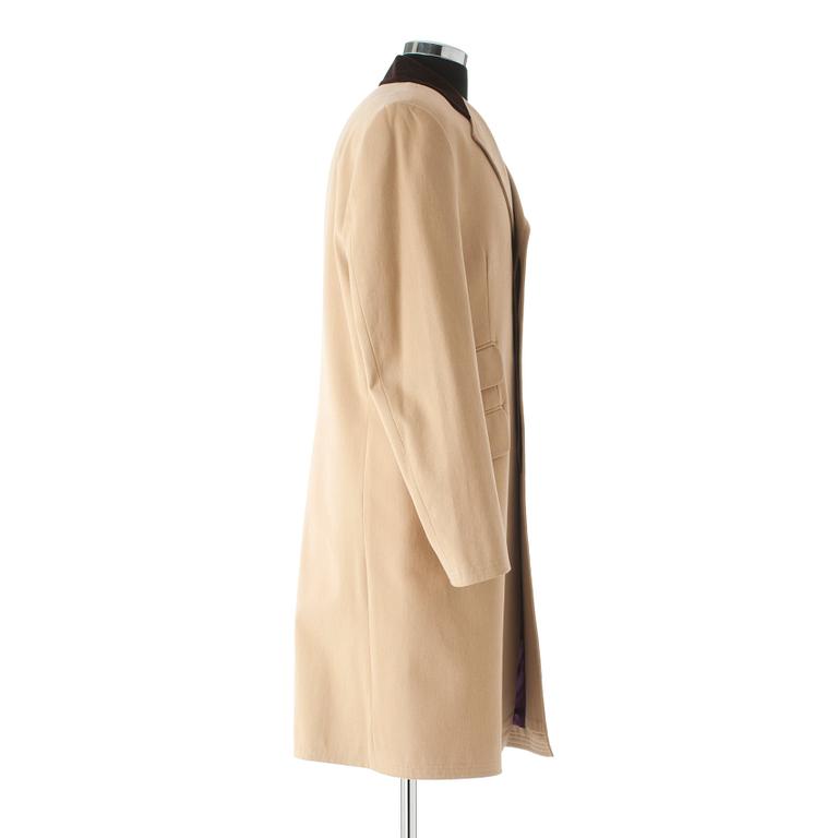 PARK HOUSE, a beige cotton coat.