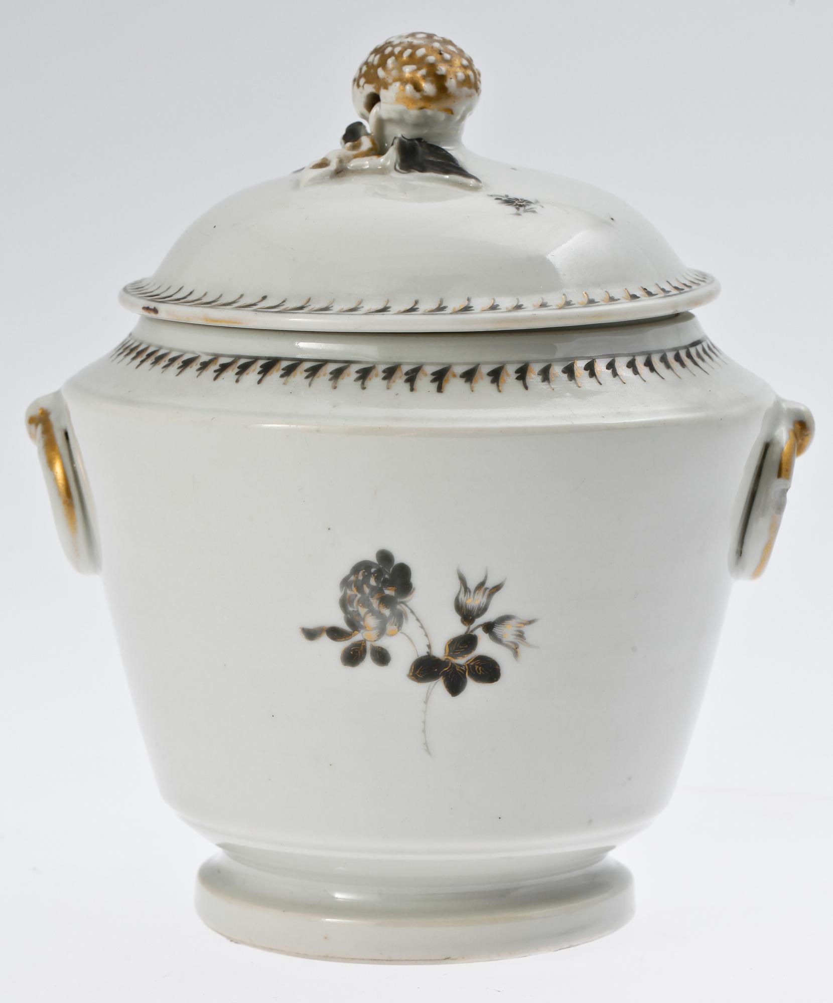 SKÅL MED LOCK, porslin, Jiaqing Kina 1800-talets början.