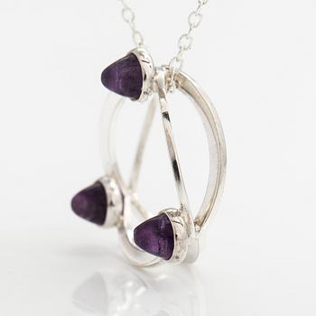 Elis Kauppi, A silver necklace with amethyst. Kupittaan kulta, Turku.