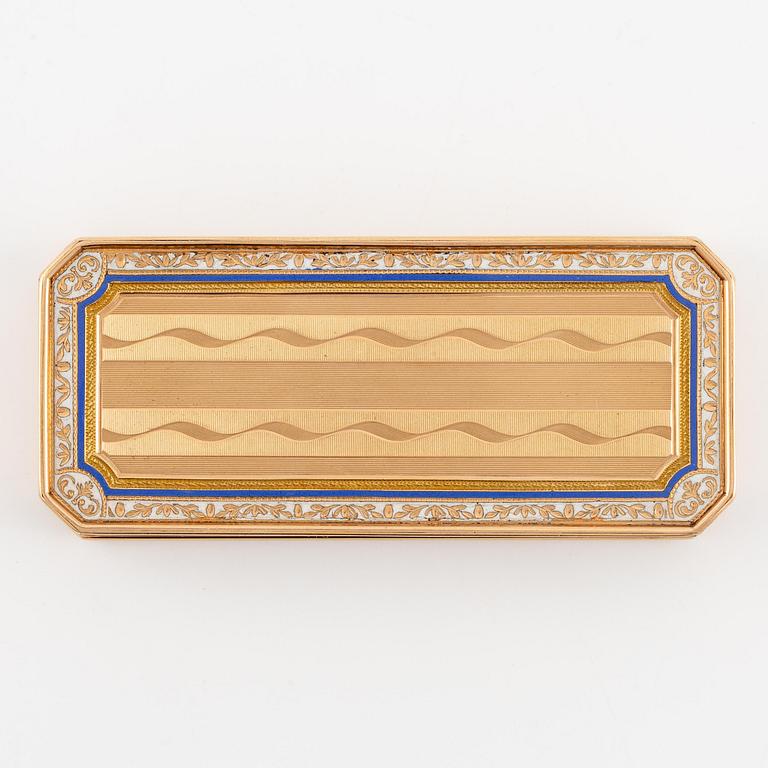 A probably early 19th century 14K gold box with enamel, probably Hanau.