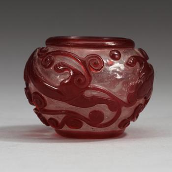 A Peking glass brush washer, late Qing dynasty.