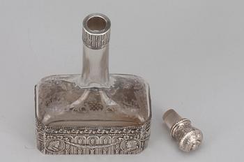 KARAFF, silver, slipat glas. Mellaneuropa. Importstämplad av C.G. Hallberg Stockholm 1919.