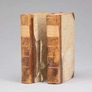 BÖCKER, 2 vol. "Physisk Beskrifning öfver Jord-Klotet,..." av Torbern Bergman, Upsala, 1774.