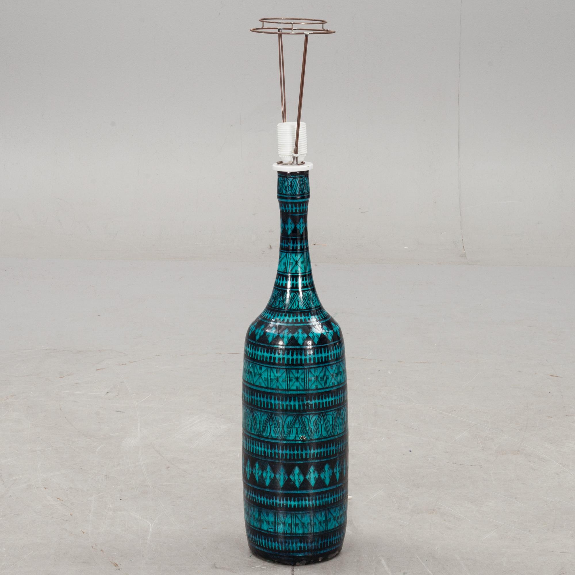 BORDSLAMPA, keramik, troligen Italien. 1950/60-tal.