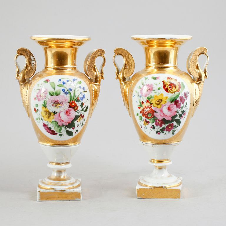 VASER, 1 par, porslin, 1800-talets första hälft.