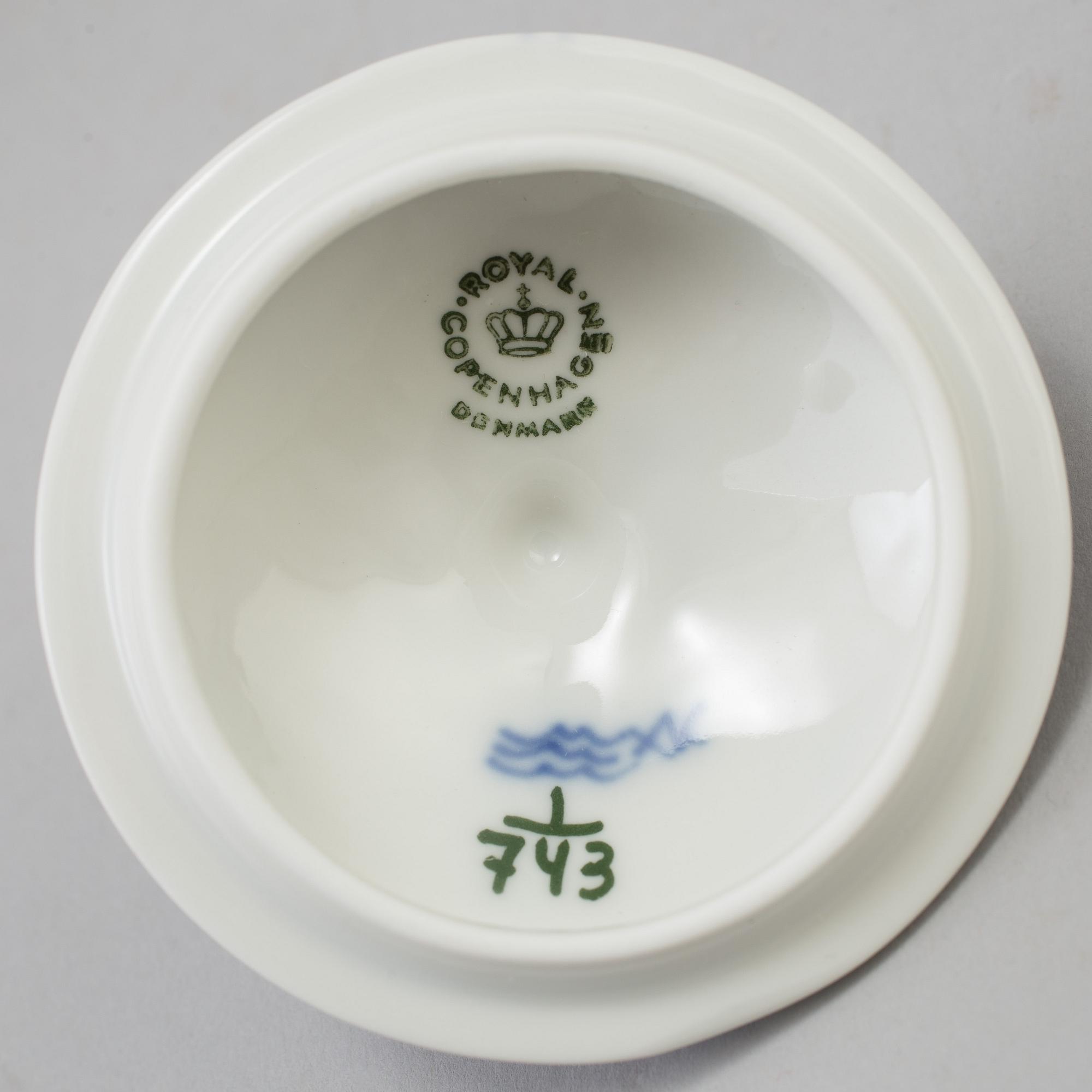 SERVIS, 44 delar, porslin, "Musselmalet", Royal Copenhagen, Danmark.
