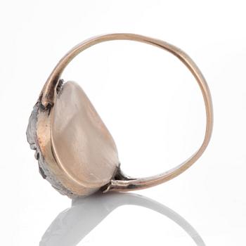 Ring med rosenslipade diamanter.