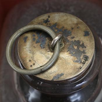 FLASKSCHATULL MED 3 FLASKOR, 1800-talets första hälft.
