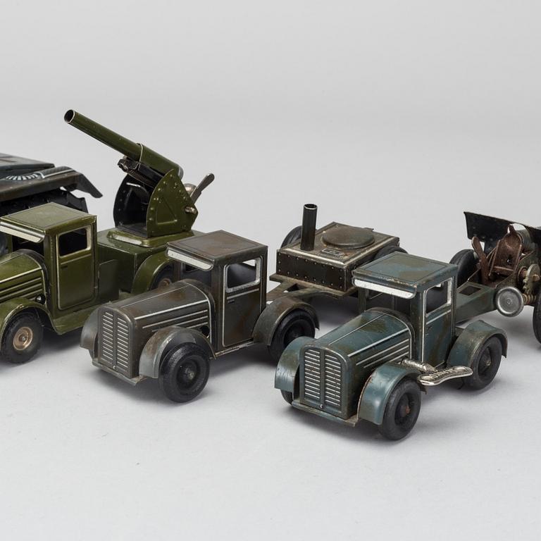 A SET OF 3
+1 MILITARY VEHICLE PROBABLY TIPP & CO AND GAMA TANK 1930/40' S GERMANY.