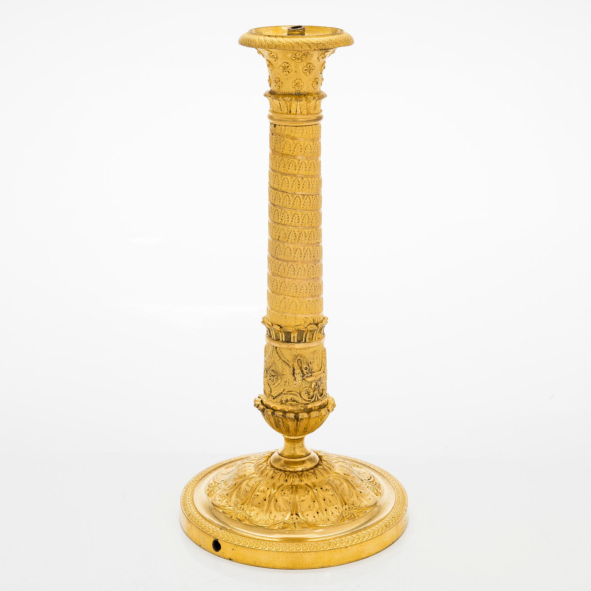 Kynttilänjalka muutettu pöytävalaisimeksi, 1800-luvun puoliväli.