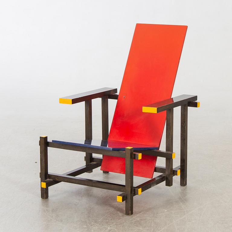 GERRIT RIETVELD, fåtölj, "Red and blue chair", Cassina, formgiven 1918.