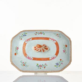 A famille rose tureen with cover and stand, Qing dynasty, Qianlong (1736-95).