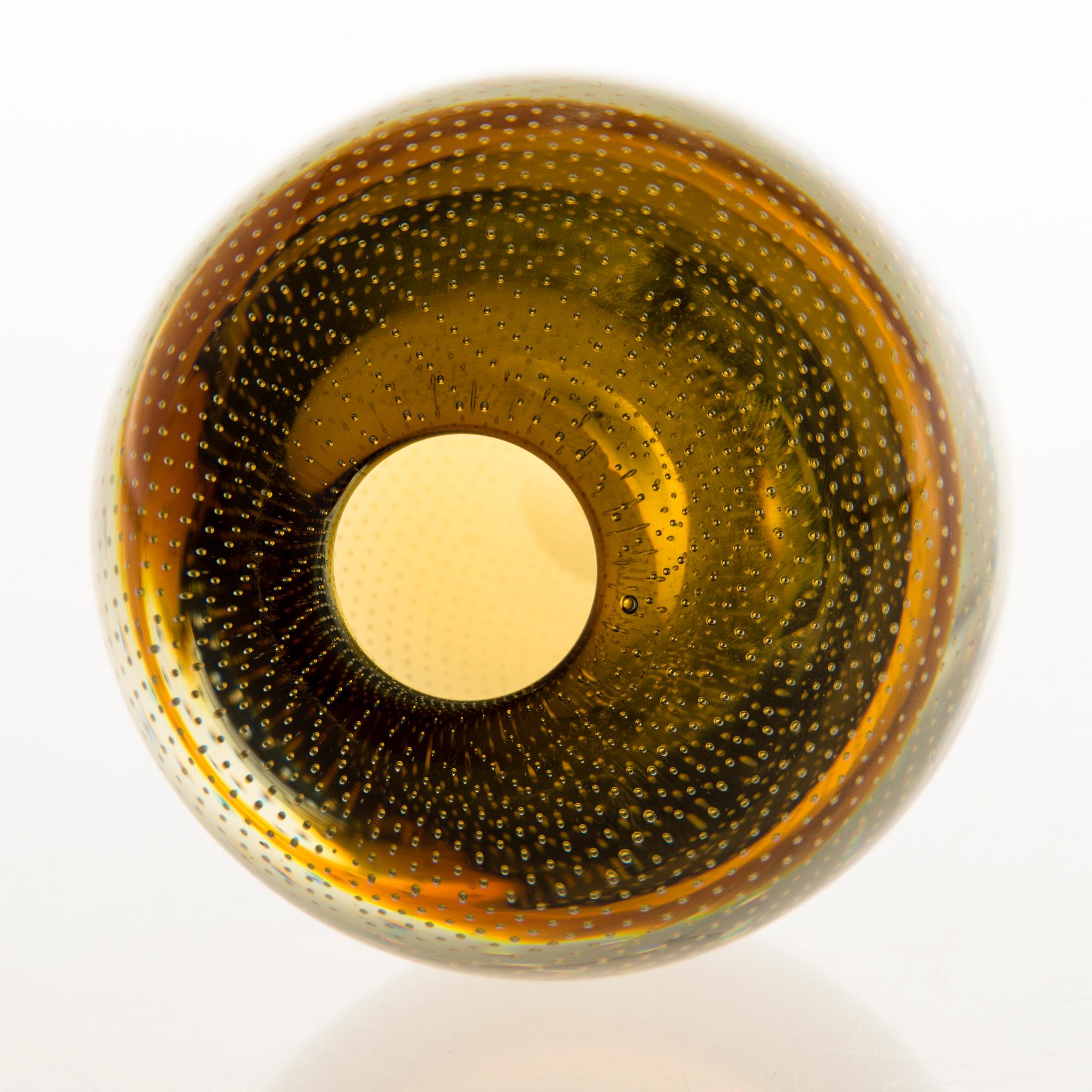 GUNNEL NYMAN Glass Vase, signed G. Nyman Nuutajärvi Notsjö.