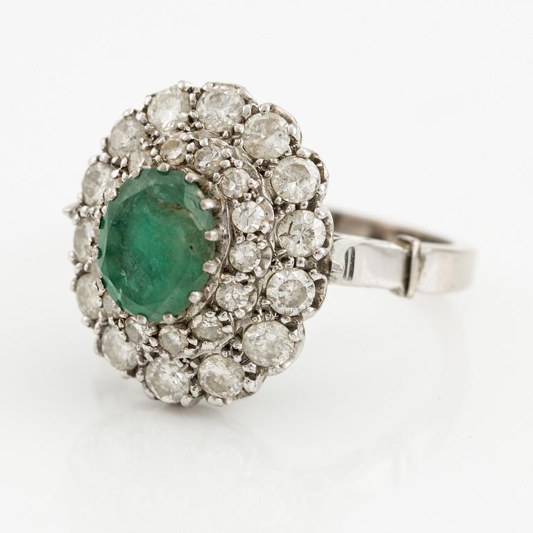 Ring, with emerald and brilliant-cut diamonds.