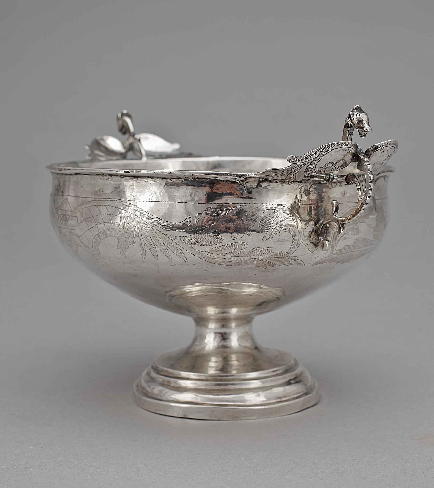 SUPSKÅL, silver,  Lars Löfgren, Huddiksvall, verksam 1797-1853. Tot vikt ca 192g.