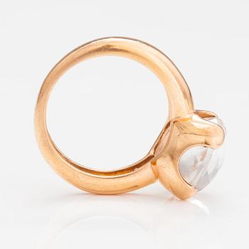 An 18K gold ring with a rock crystal. Le-Gi, Italy.