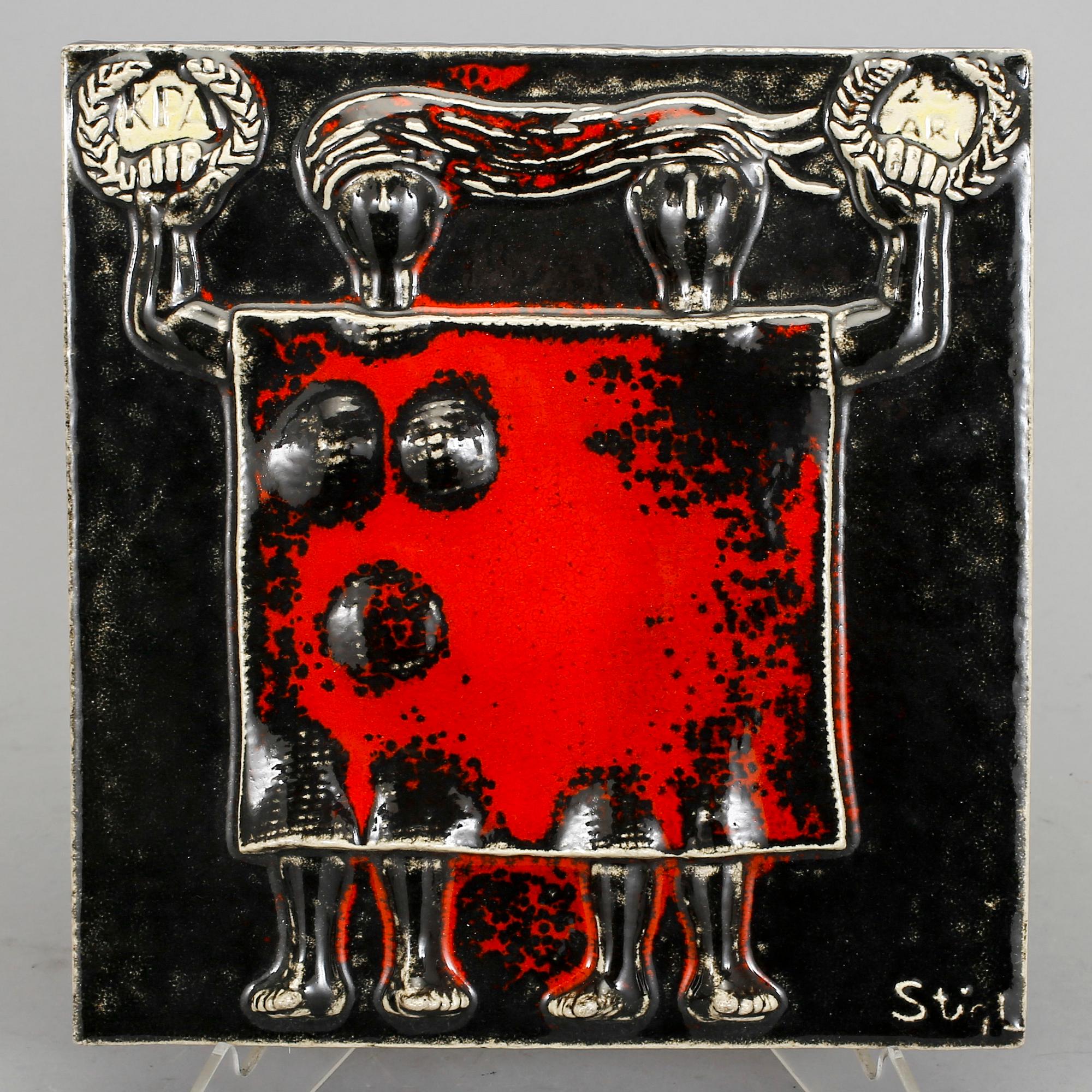 VÄGGPLATTA, stengods. Stig Lindberg, Gustavsberg, 1960-tal.