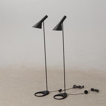 Arne Jacobsen, golvlampor 1 par, "AJ" för Louis Poulsen, Danmark.