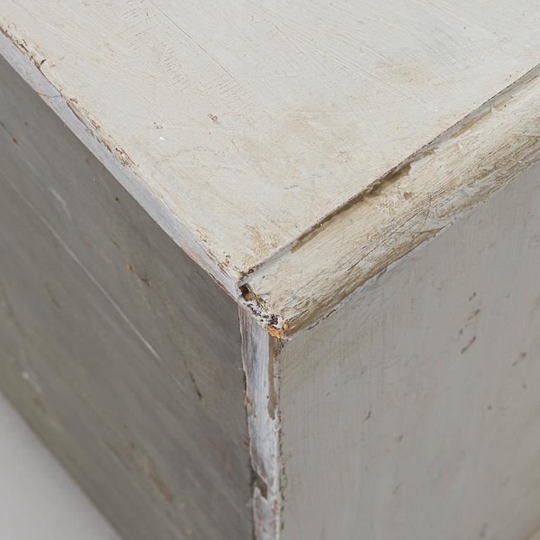 Chest of drawers, 19th century.