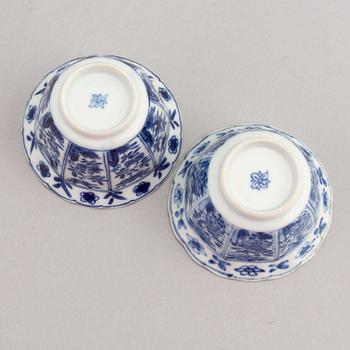 A pair of blue and white cups, Qing dynasty, Kangxi (1662-1722).