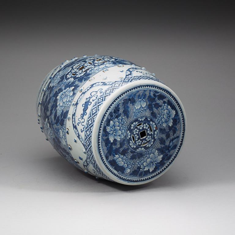 A blue and white garden seat, Qing dynasty, 19th Century.