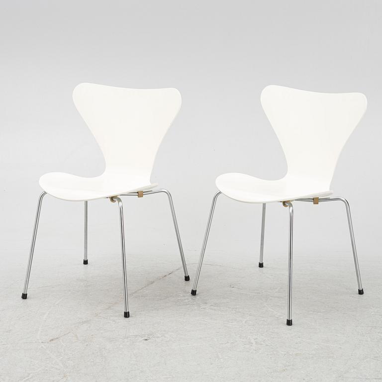 Arne Jacobsen, six 'Series 7' chairs, Fritz Hansen, Denmark, 1967.