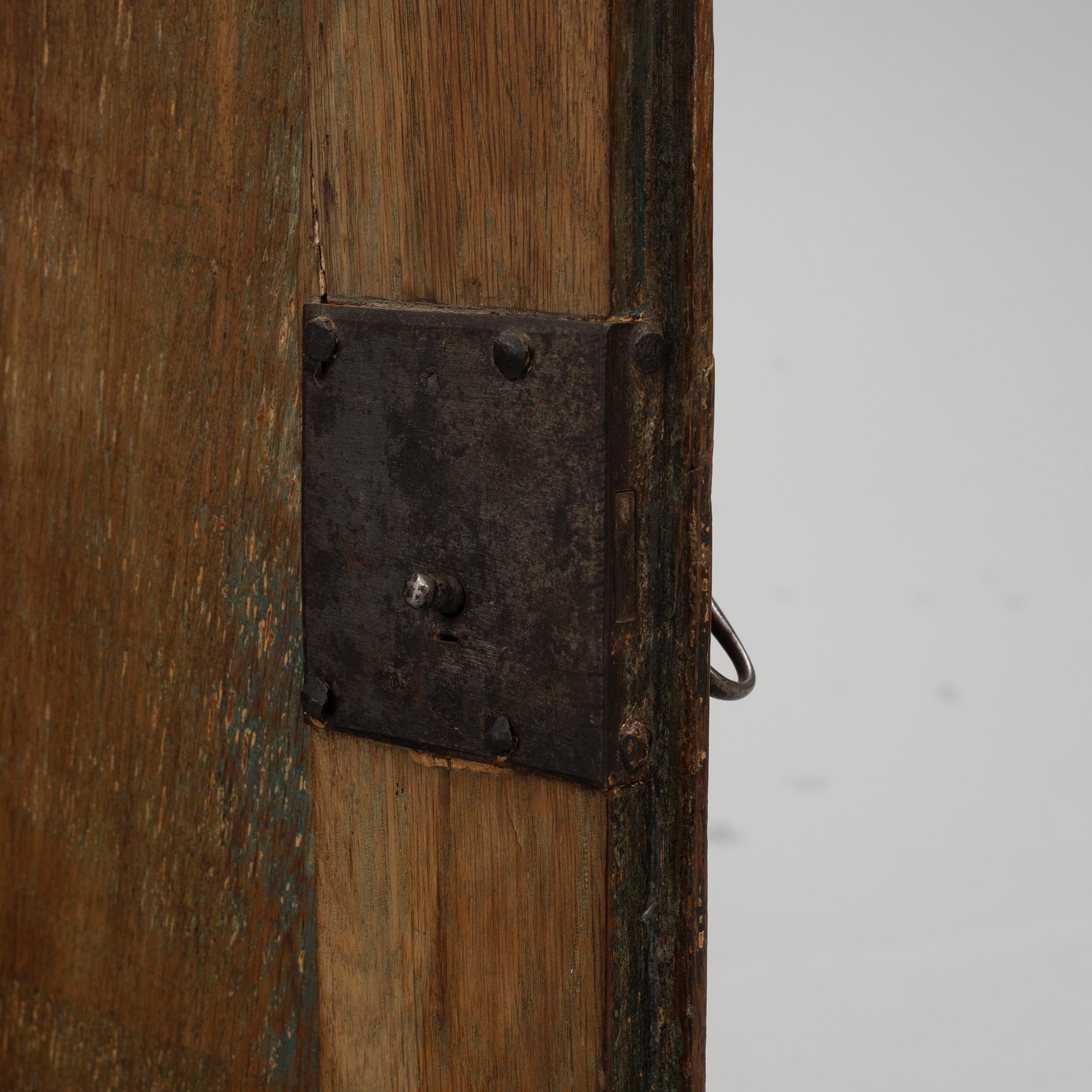 A wall cabinet, 18th/19th century.