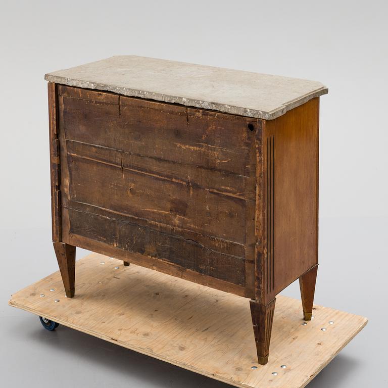 A late Gustavian style commode, late 19th century.