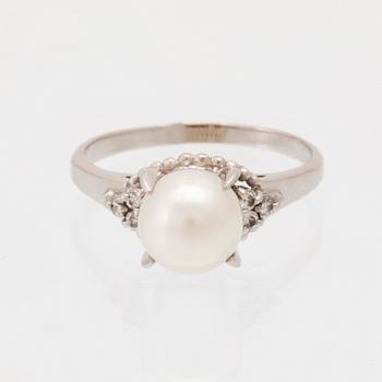 Ring in 900 platinum with a cultured pearl and round brilliant-cut diamonds.