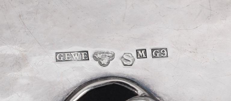 SKÅL SAMT SET FÖR SOCKER OCH GRÄDDE, silver, GAB, 1935 resp GEWE, 1957-1976. Tot ca 540 gram.