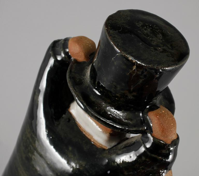 SKULPTUR, stengods. Lisa Larson, Gustavsberg, "Samhällsdebatten", i produktion 1969-74.