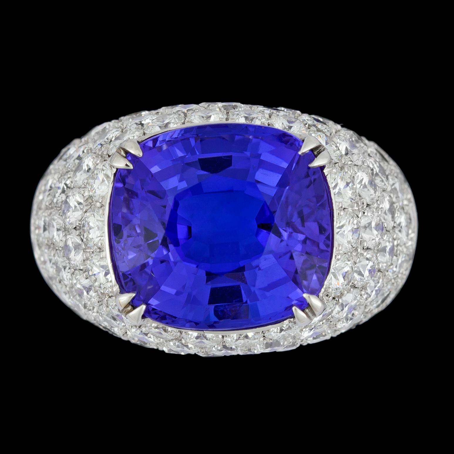 RING, tanzanit, 10.61 ct med briljantslipade diamanter, tot. 3.96 ct.