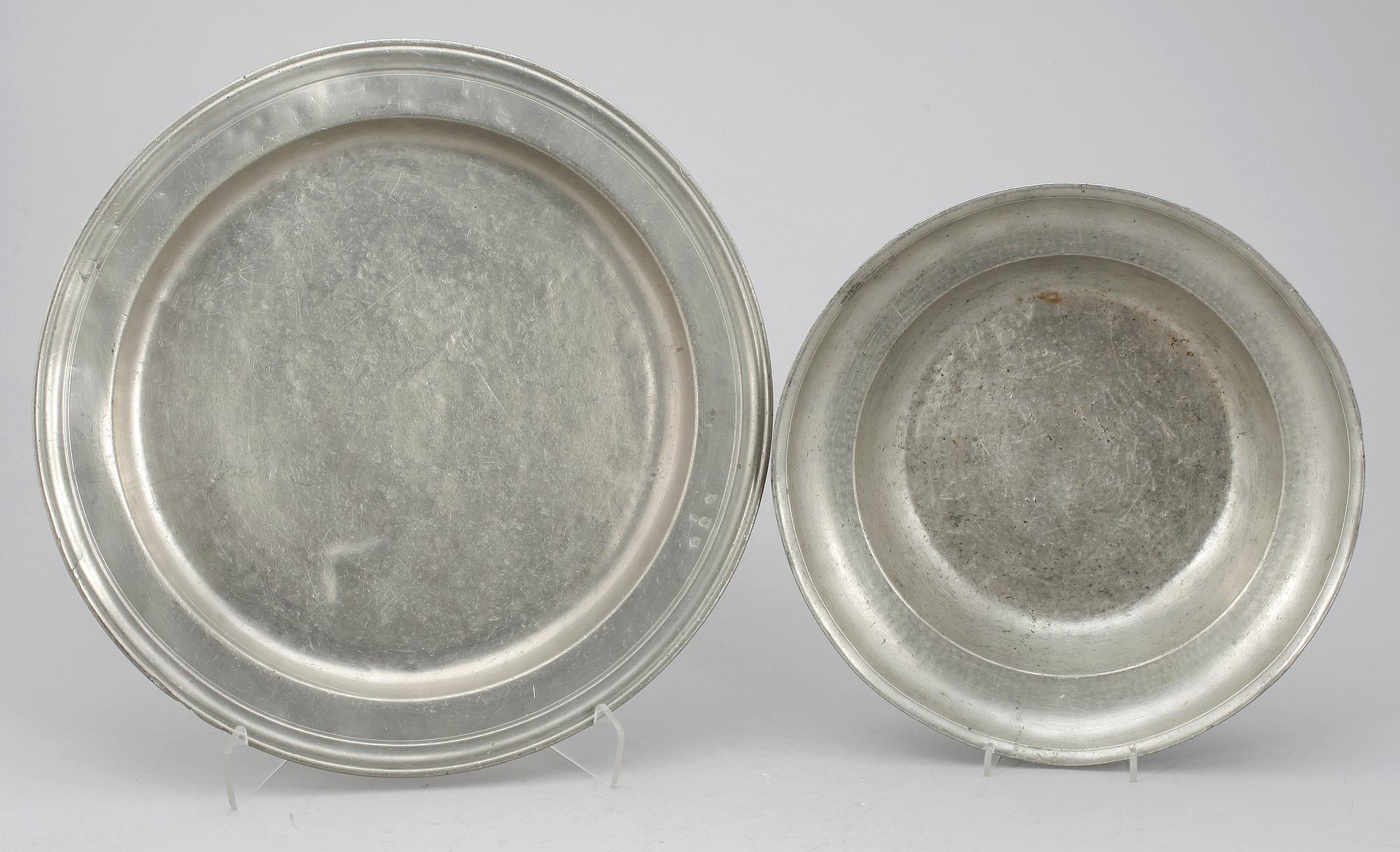 FAT, 2 st, tenn, bla Magnus Söderberg, verksam 1716-1767 i Stockholm.
