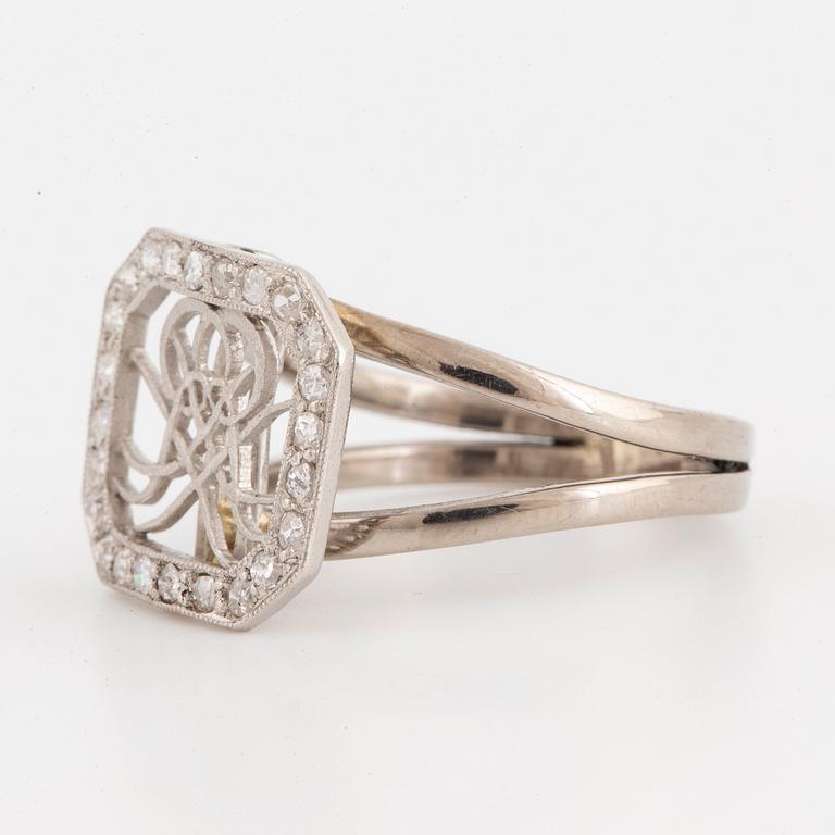 Old-cut diamond monograme ring.