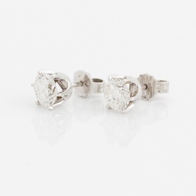 A pair of 18K white gold earrings set with round brilliant-cut diamonds with a total weight of ca 2.00 cts.