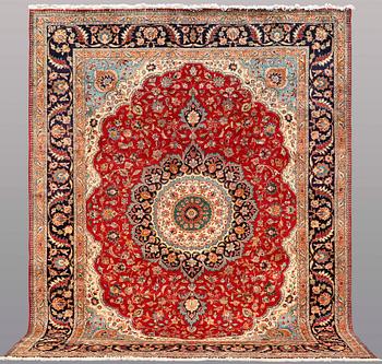 A CARPET, Tabriz, ca 374 x 295 cm.
