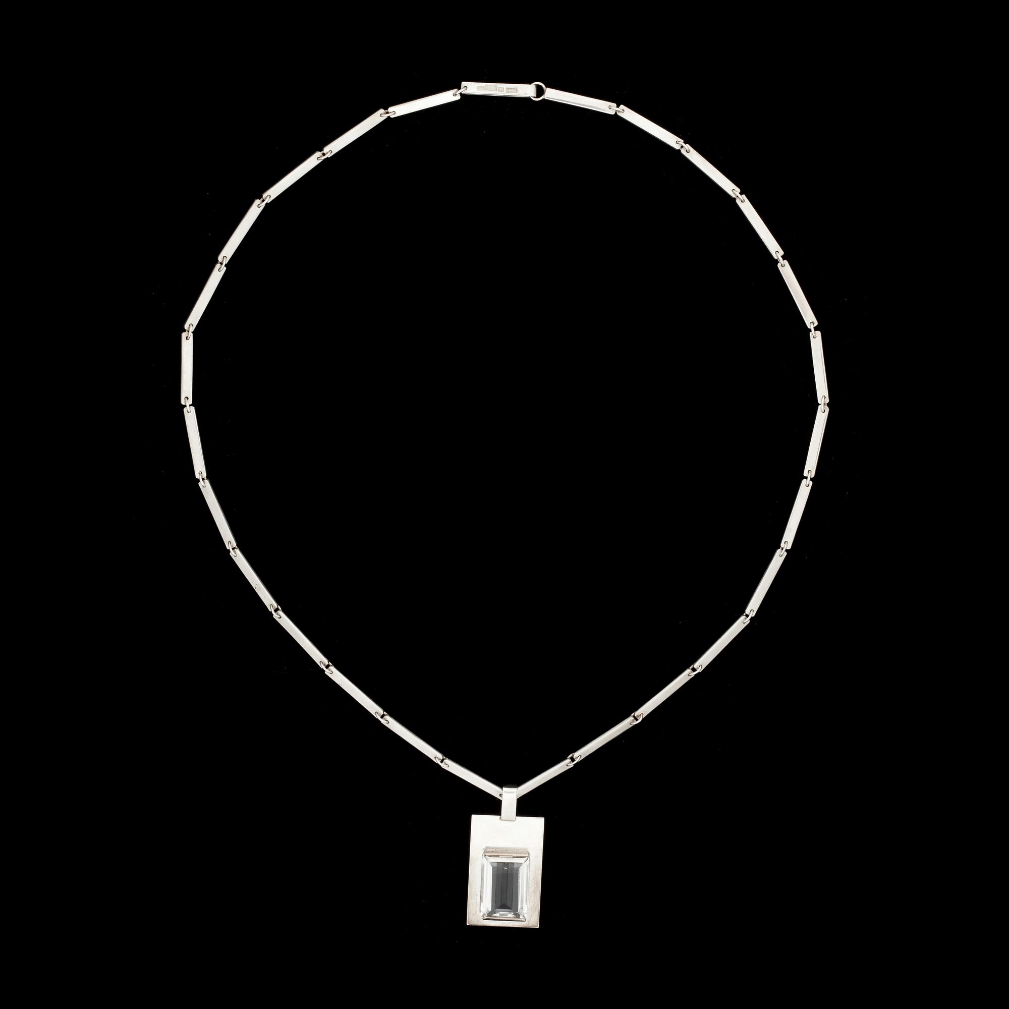 HÄNGE med KEDJA, sterlingsilver, kristall, Claes Liljeroth, vikt ca 53g.