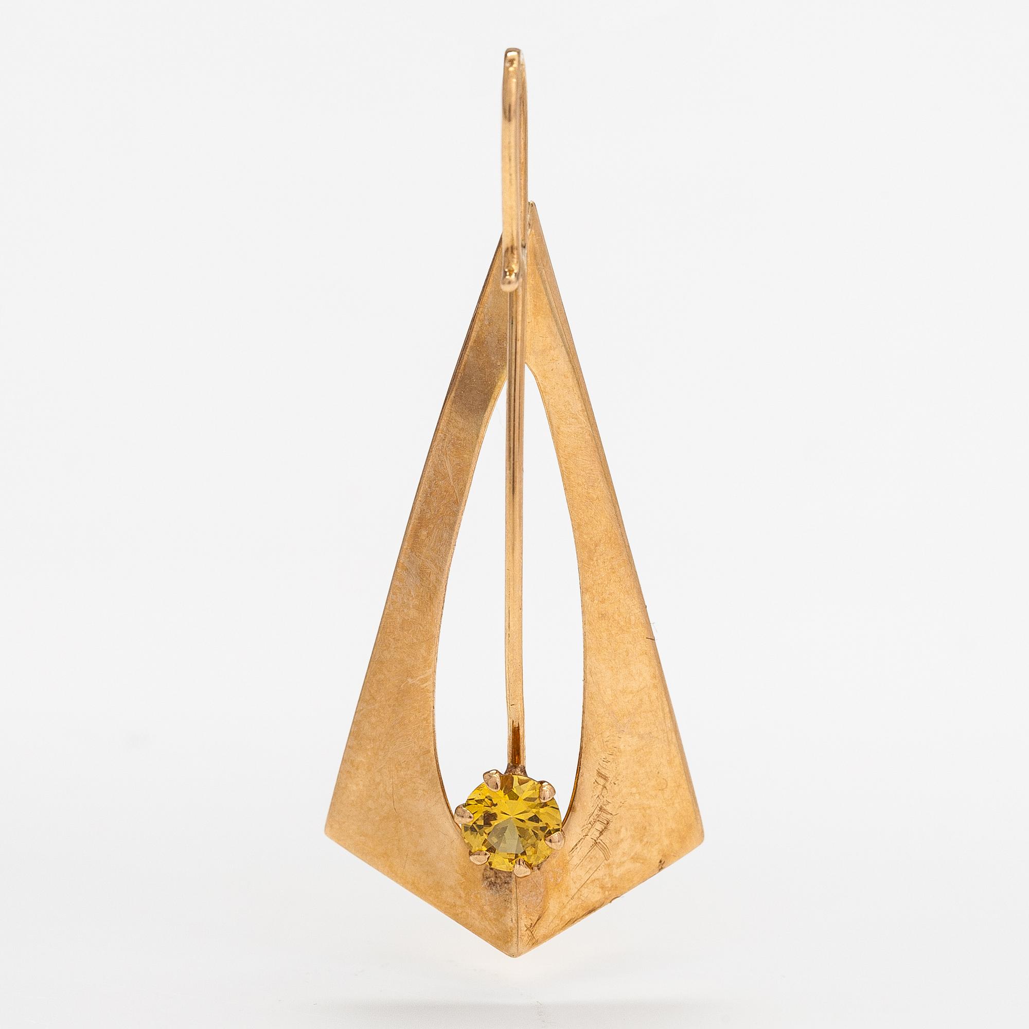 Hänge, 14K guld, syntetisk safir. Pekka Aulin, Åbo 1962.