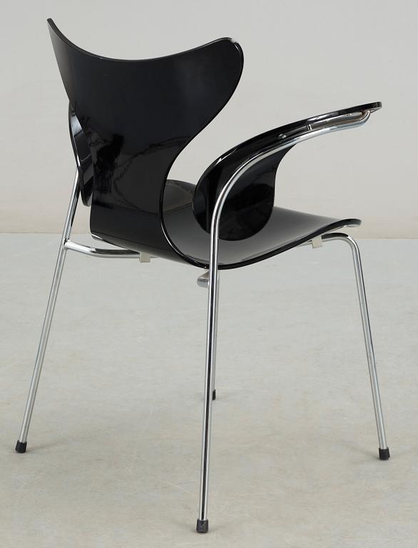 STOL, "Måsen / Mågen / Liljan", Arne Jacobsen för Fritz Hansen, 1900/2000-tal.