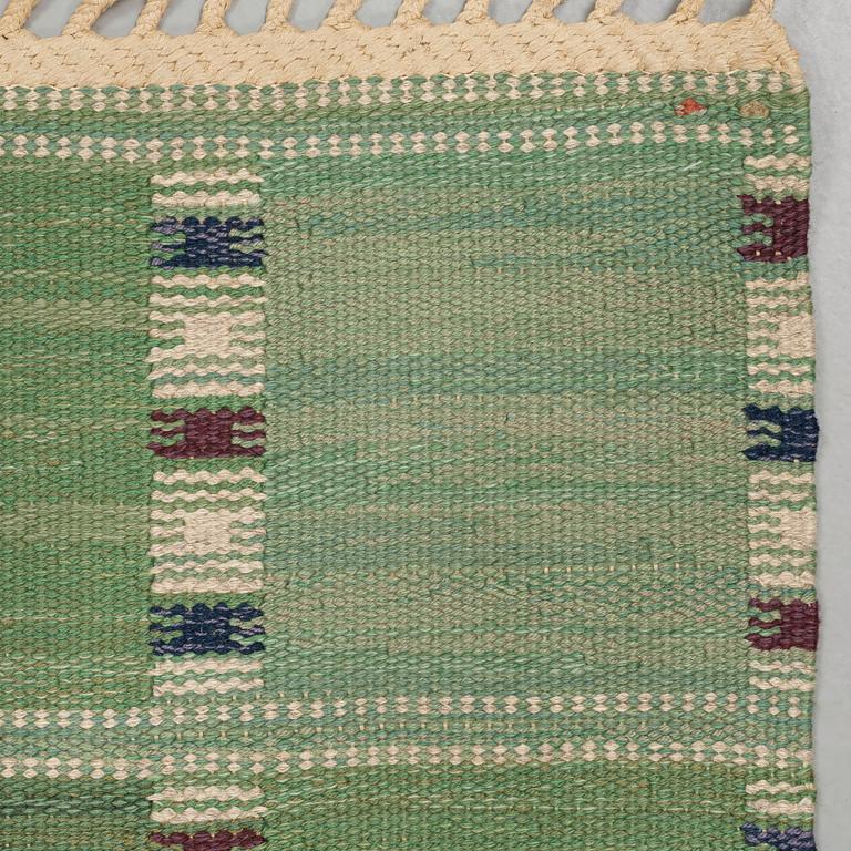 CARPET. "Falurutan Grön, Folksam". Flat weave. 301 x 186 cm. Signed AB MMF BN.